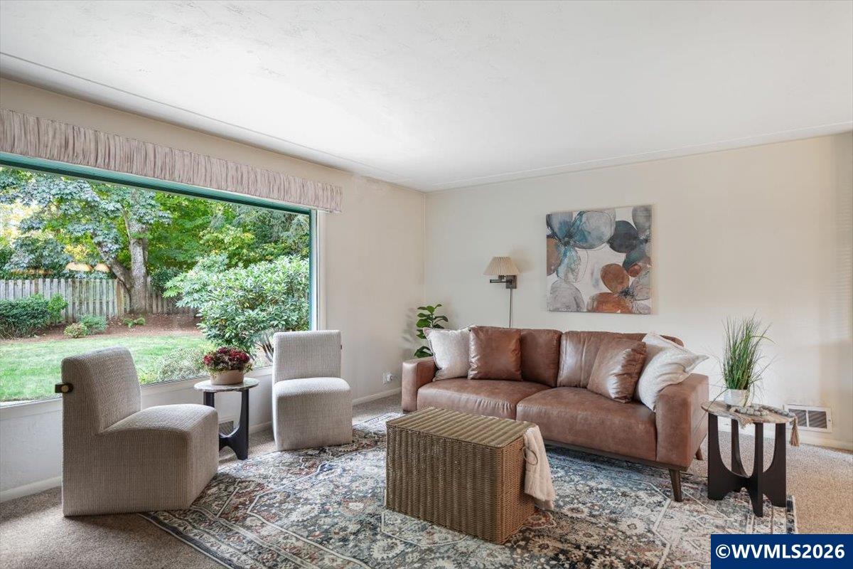 854 Madrona Av SE