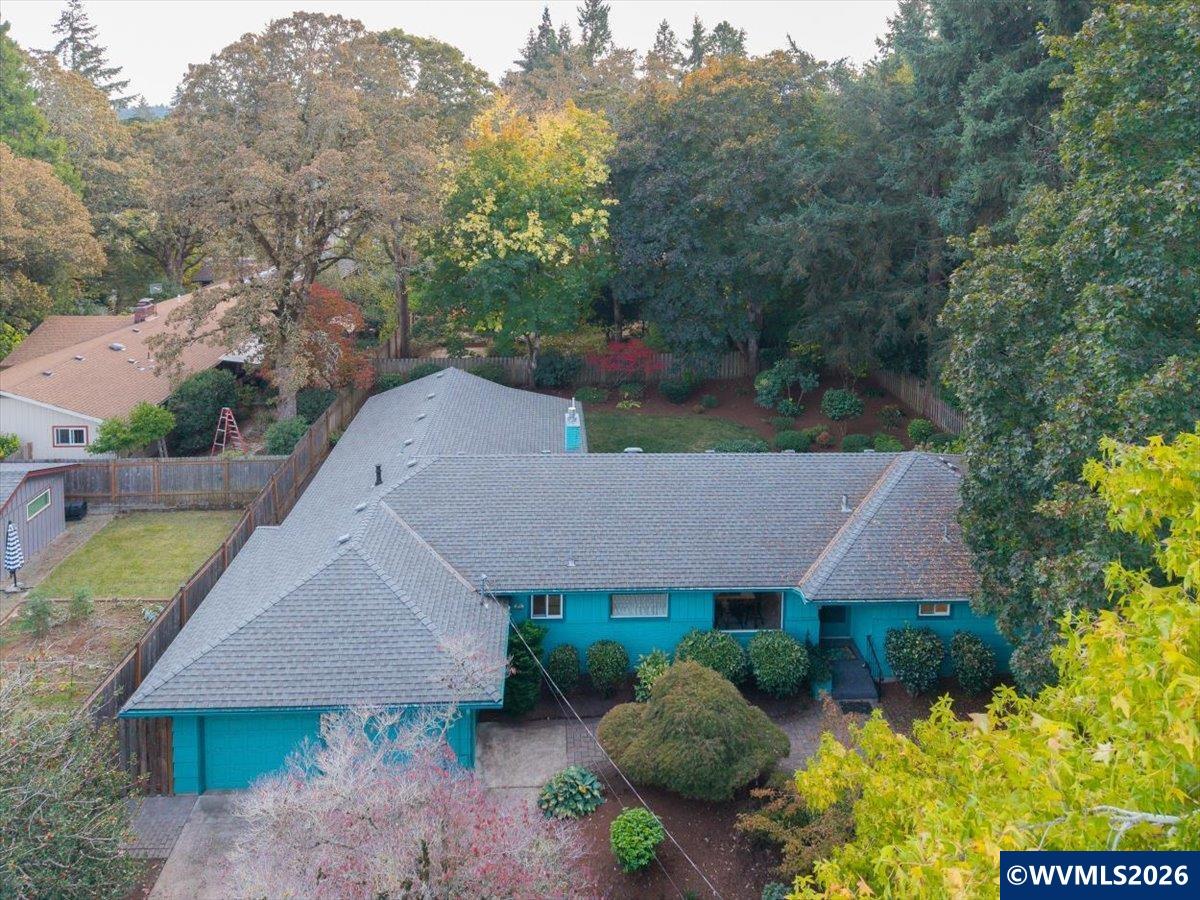 854 Madrona Av SE