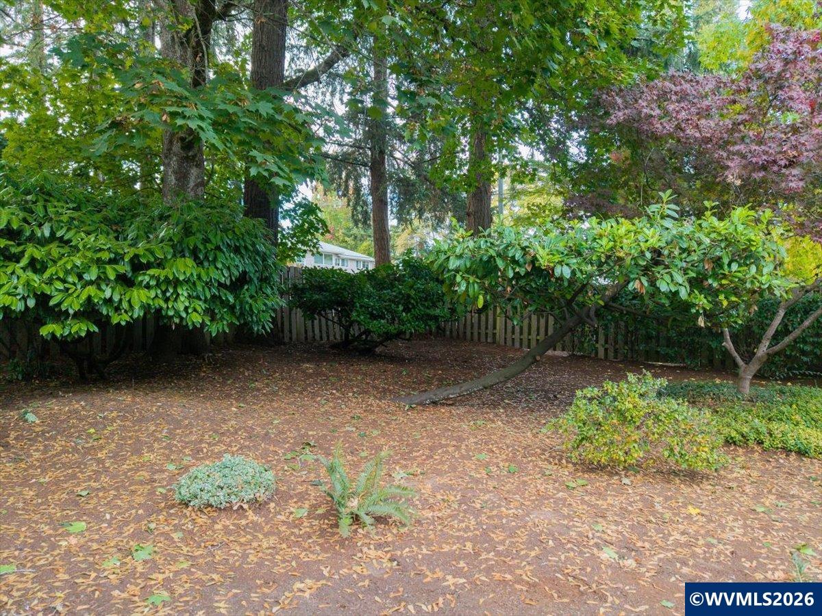 854 Madrona Av SE