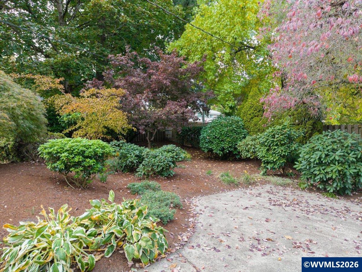854 Madrona Av SE