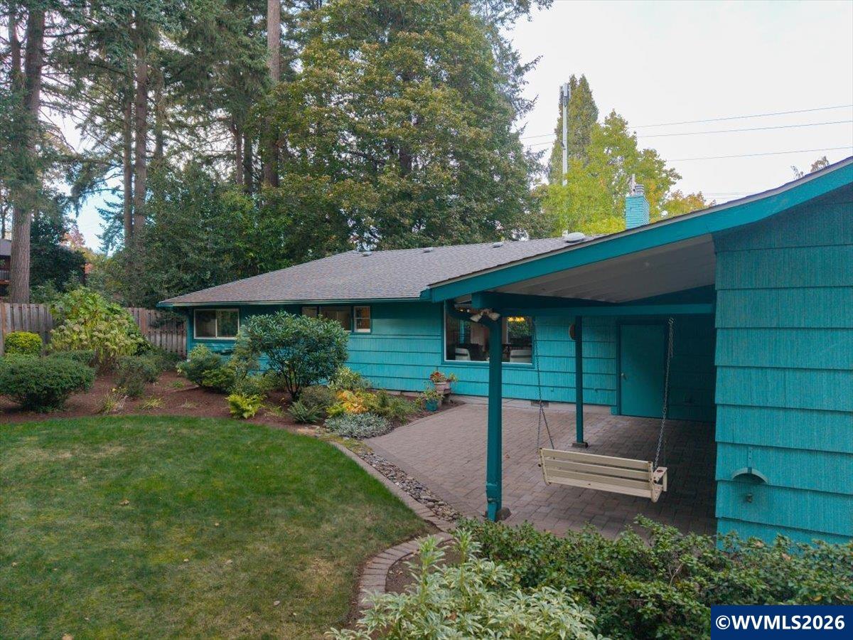854 Madrona Av SE