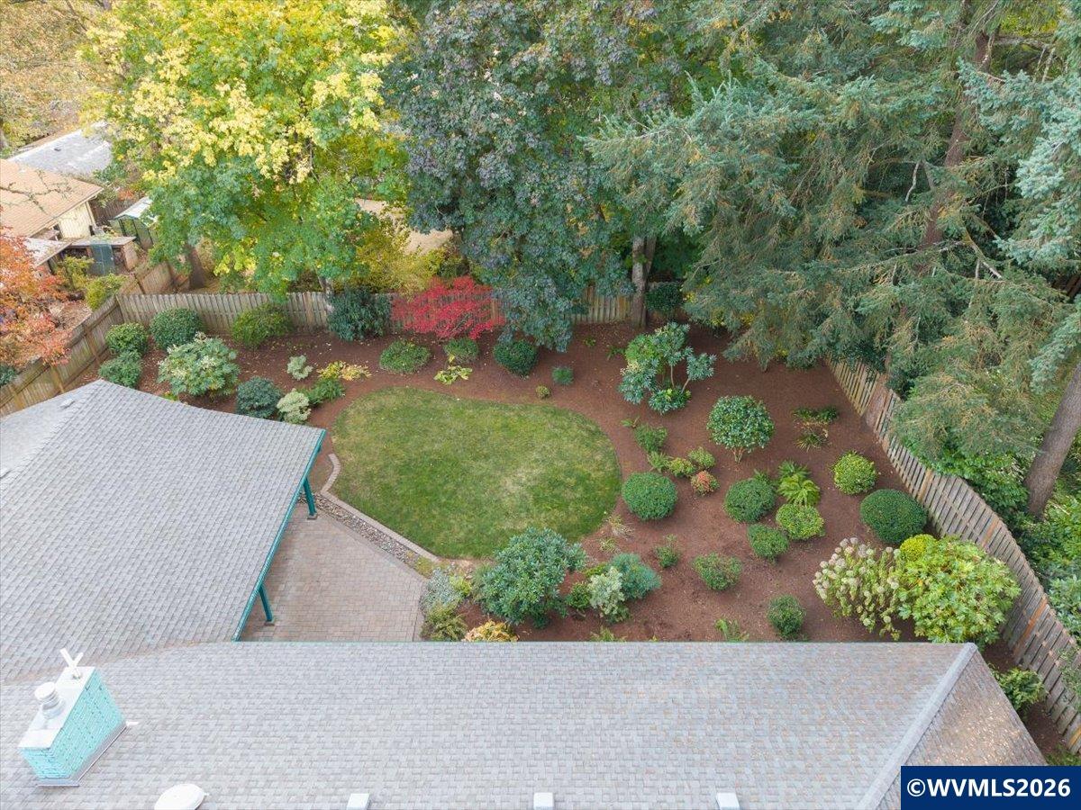 854 Madrona Av SE