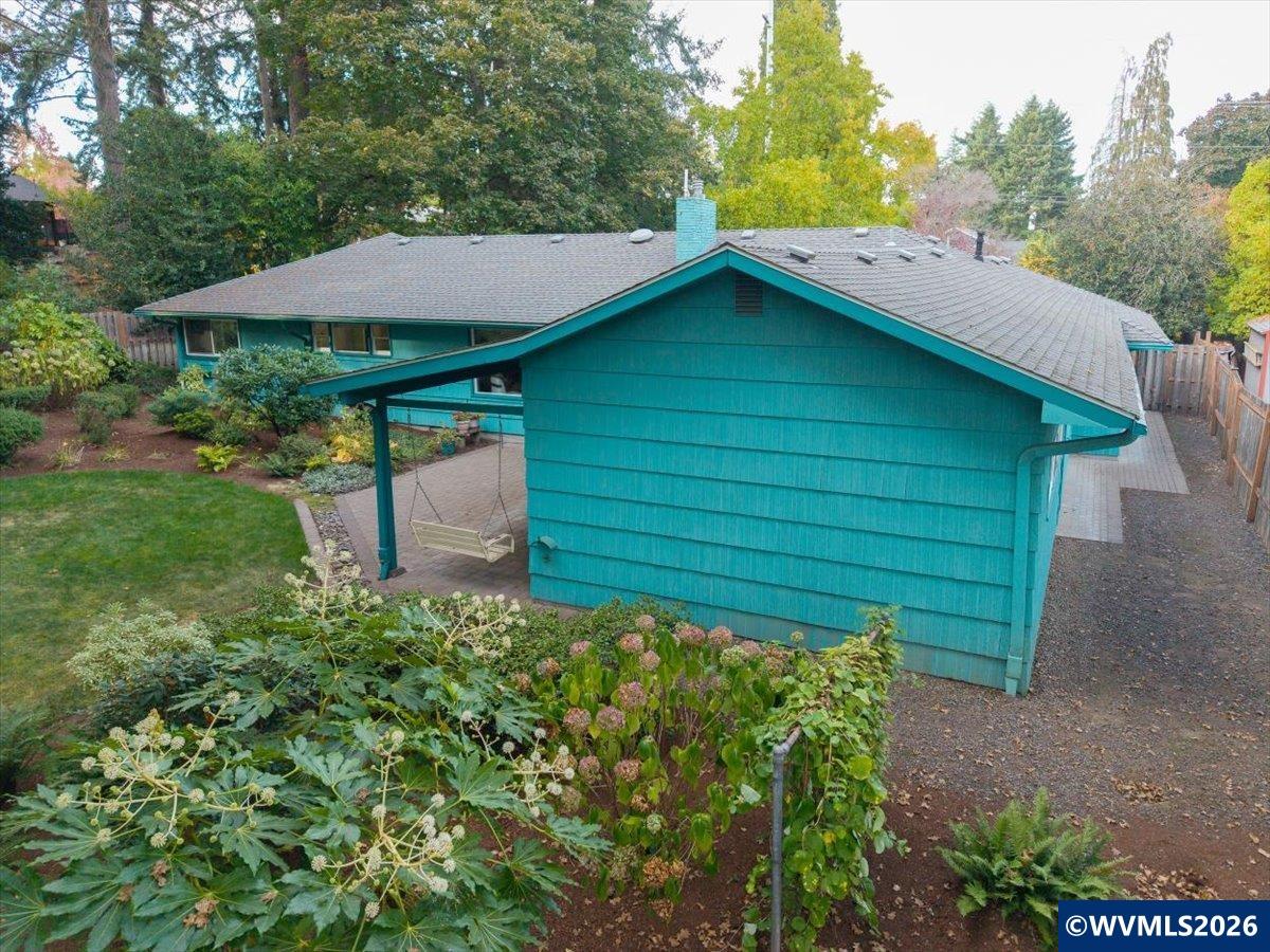 854 Madrona Av SE