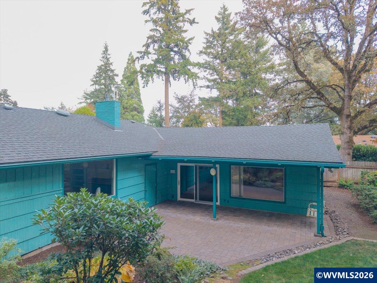 854 Madrona Av SE