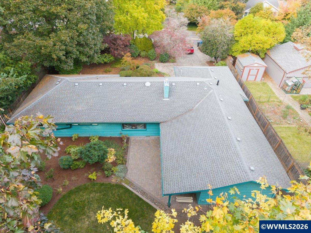 854 Madrona Av SE