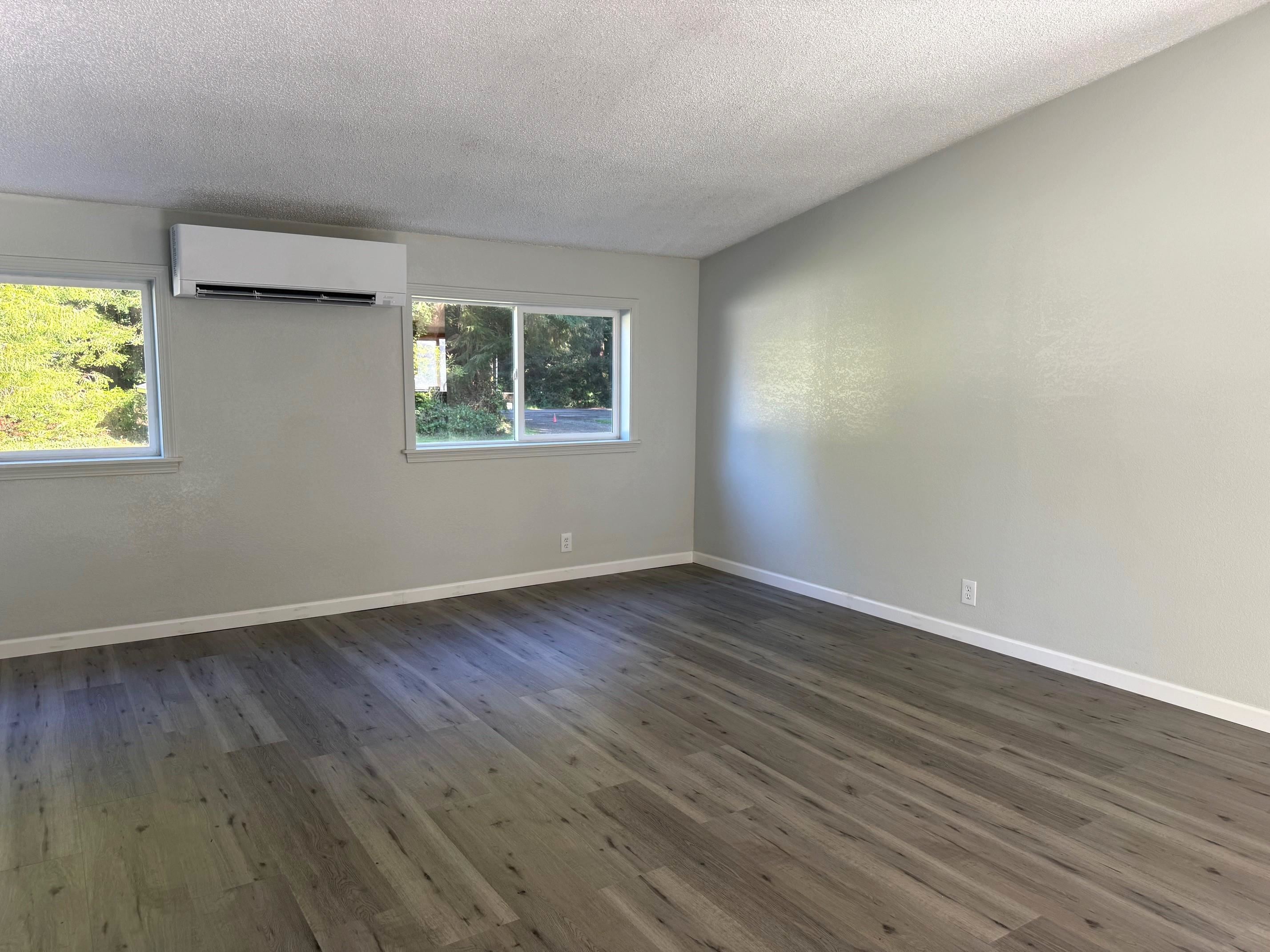 451 Cessna Drive photo 3