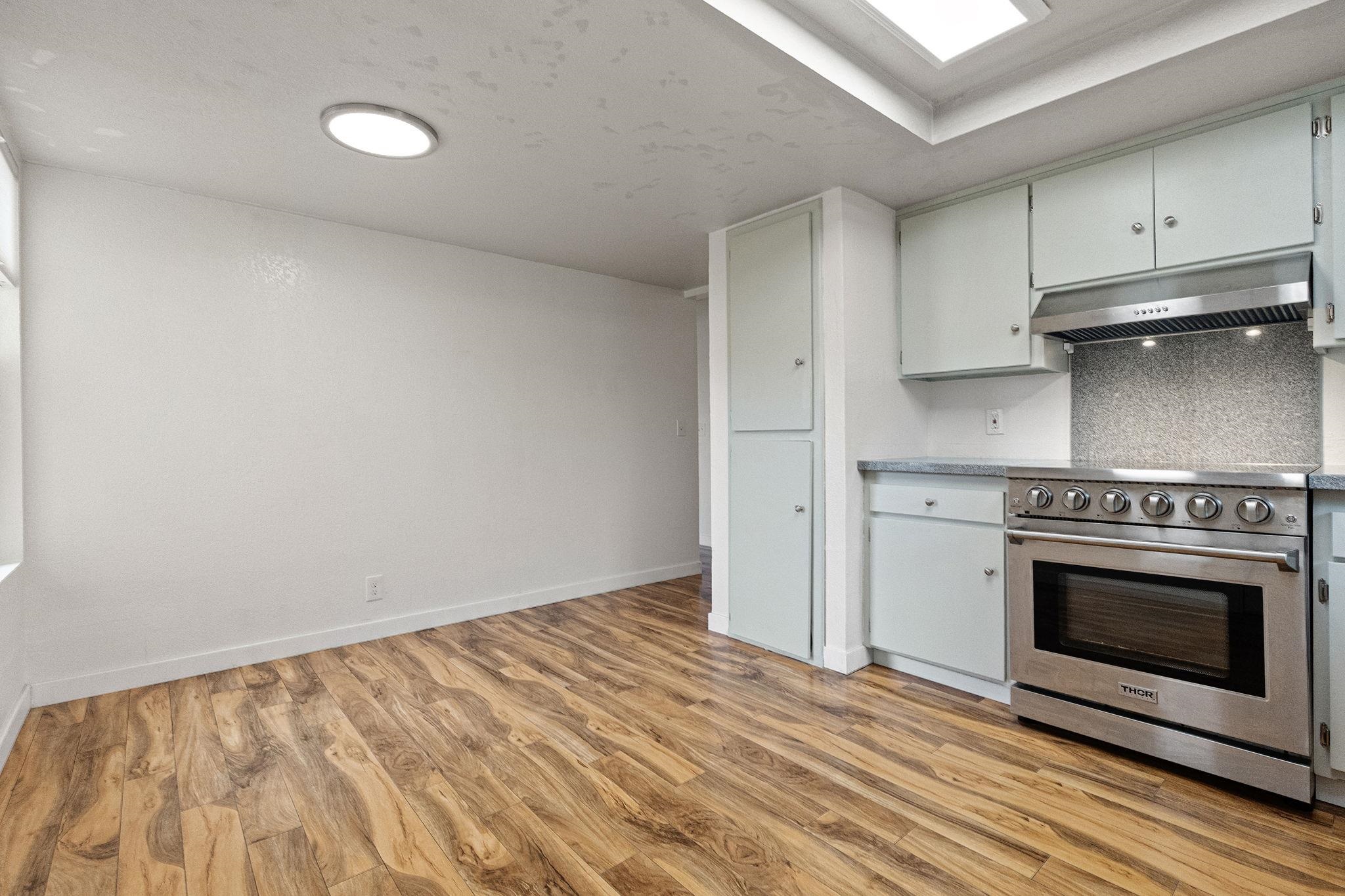 140 E Essex photo 11