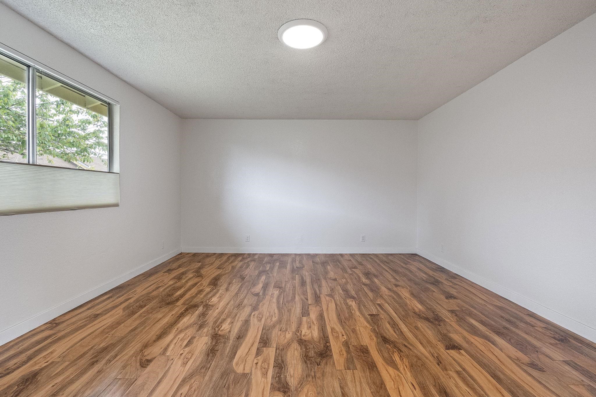140 E Essex photo 4