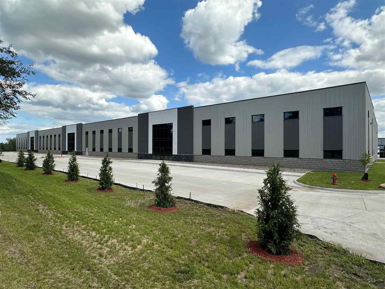 2112 Robins Rd #401 Hiawatha IA 52233