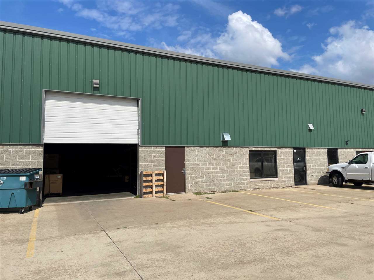 1329 Stamy Rd Hiawatha IA 52233