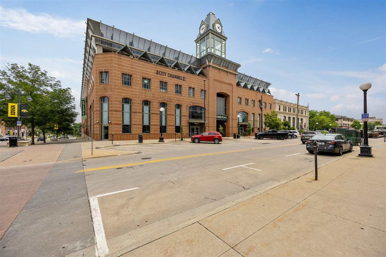 2 S Linn St IowaCity IA 52240