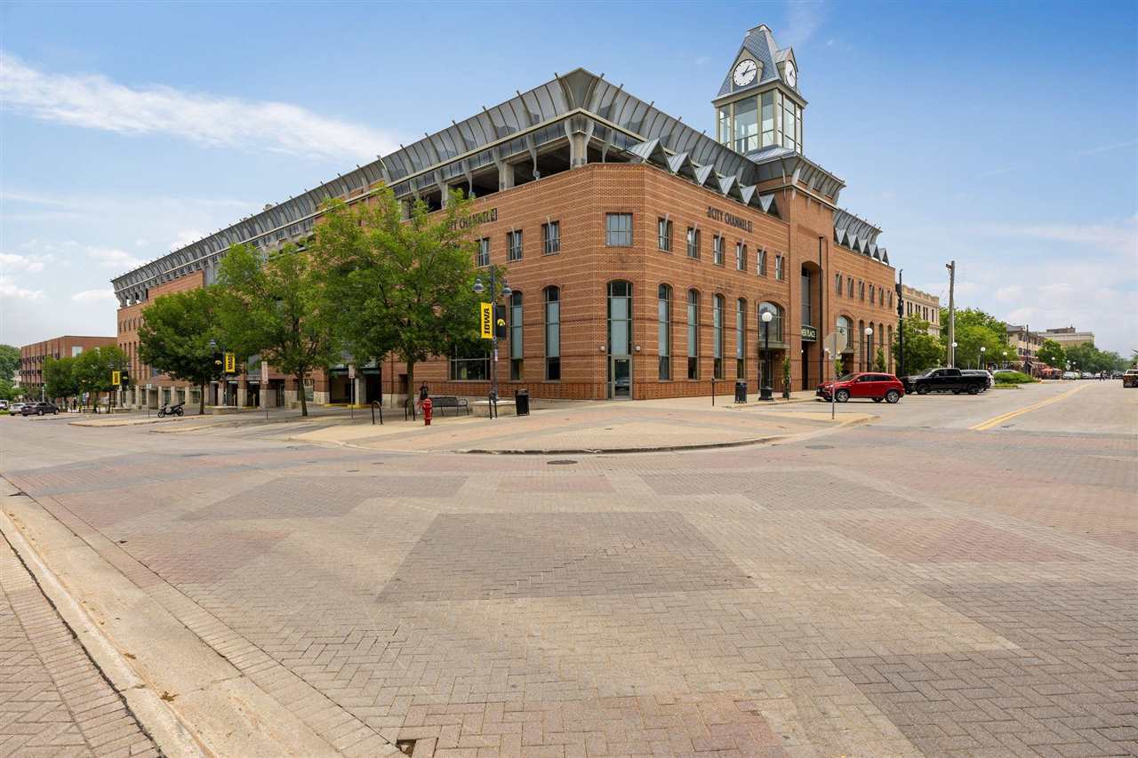 2 S Linn St IowaCity IA 52240