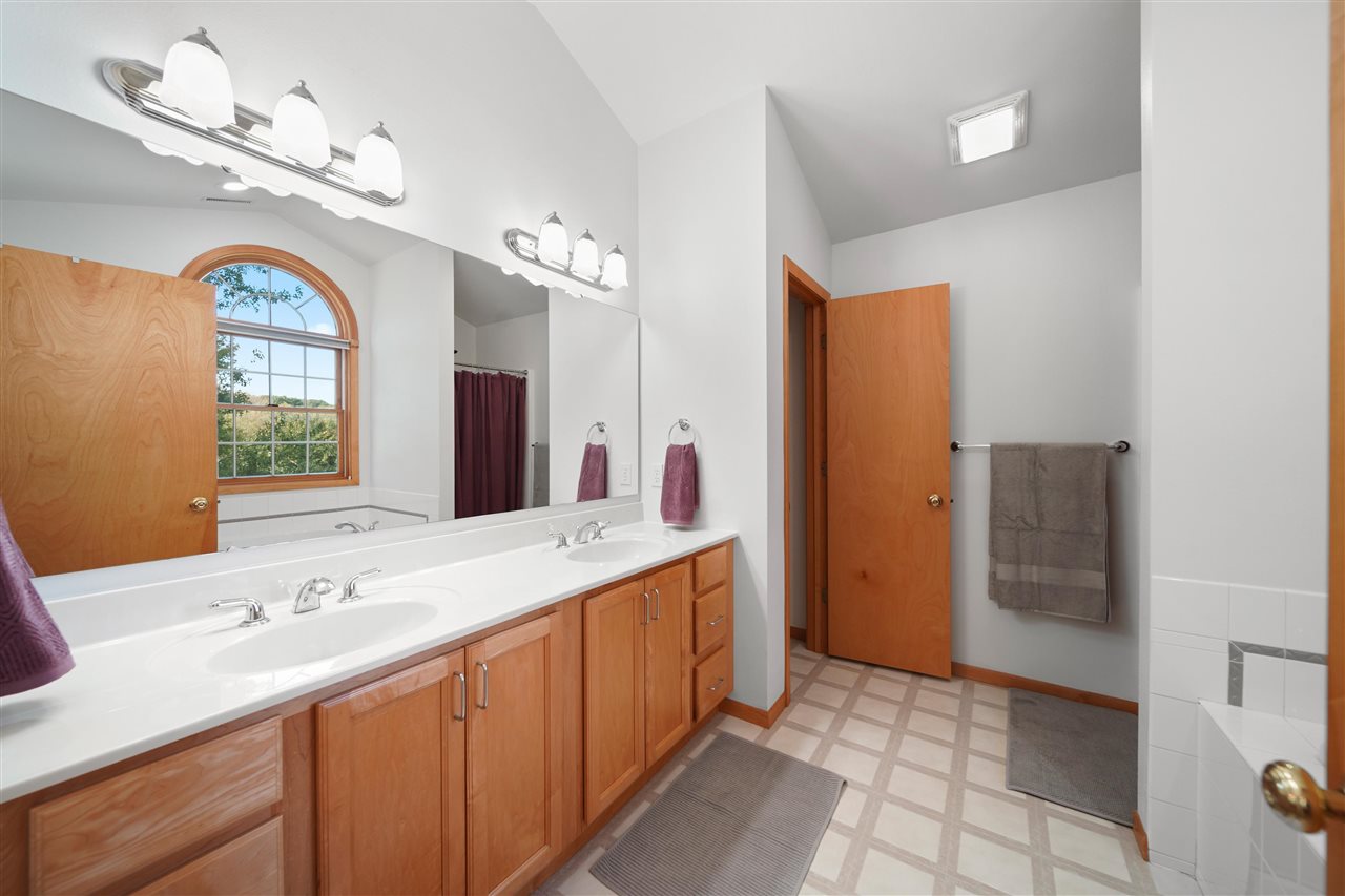 Rosebud Ct, Coralville, IA, 52241