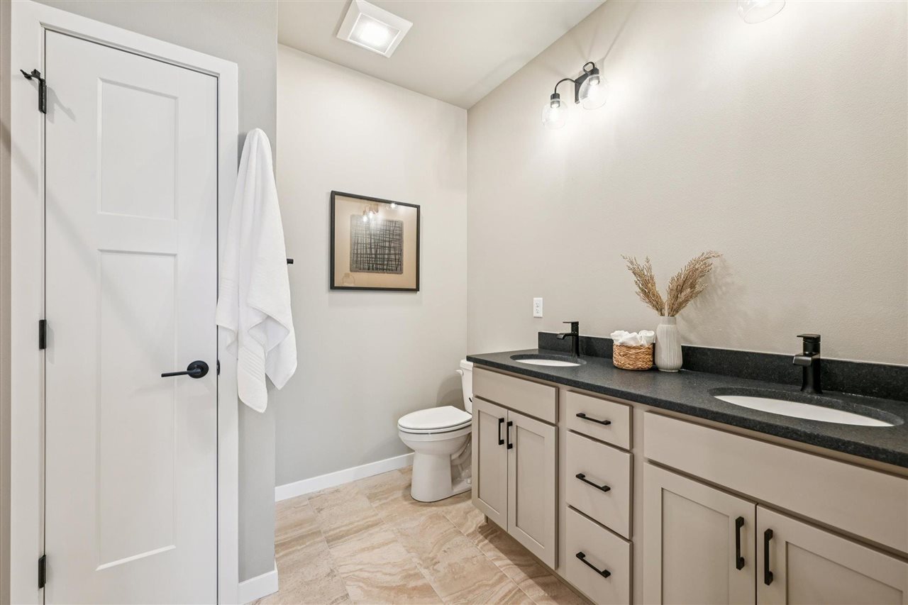 Tallgrass Trl, Solon, IA, 52333