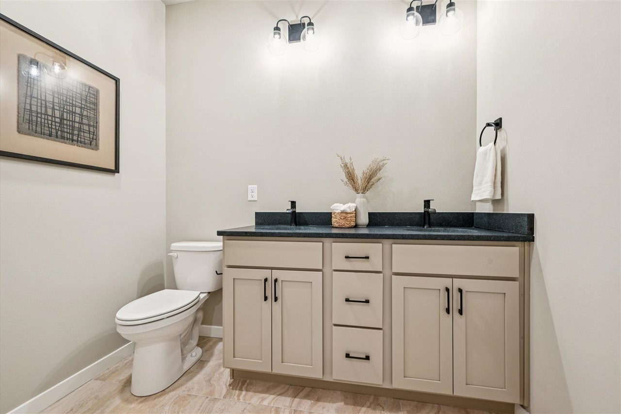 Tallgrass Trl, Solon, IA, 52333