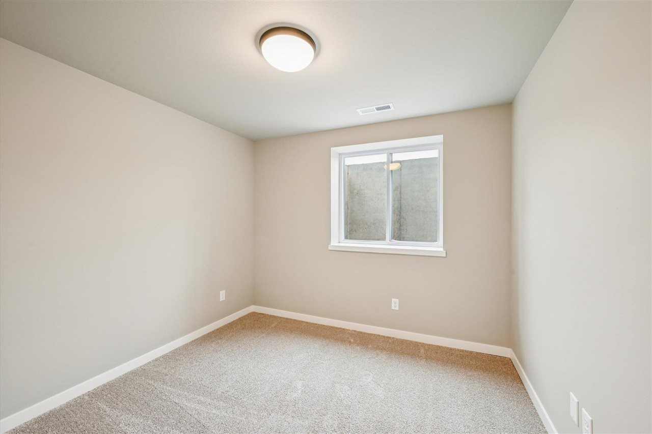 Tallgrass Trl, Solon, IA, 52333