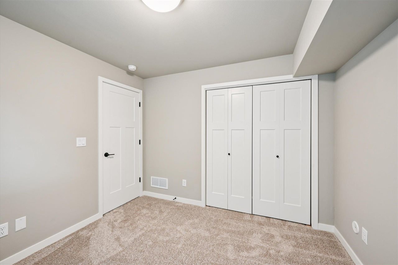 Tallgrass Trl, Solon, IA, 52333