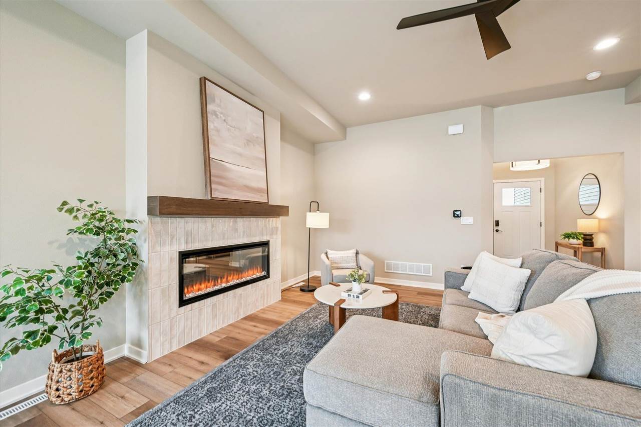 Tallgrass Trl, Solon, IA, 52333