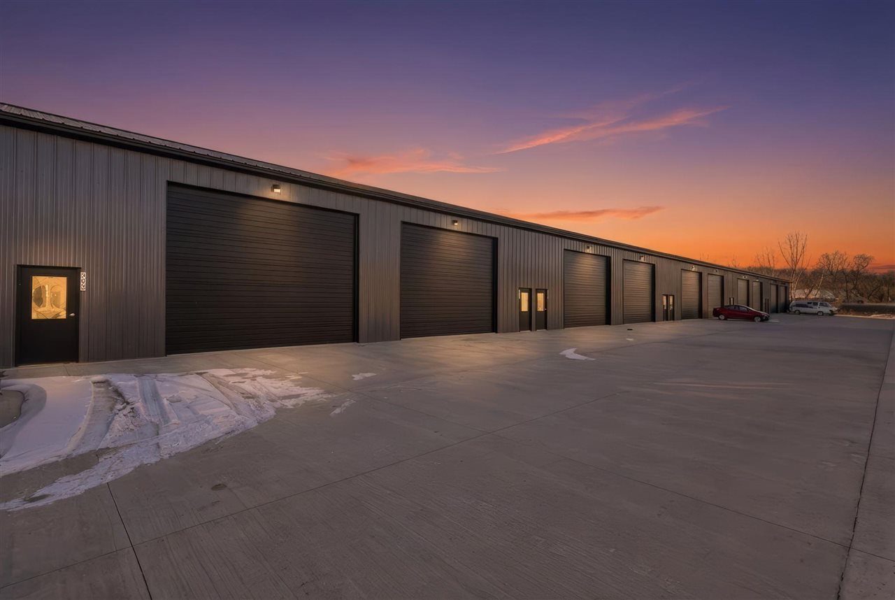 5315 Oakcrest Hill Rd #308 Hills IA 52235