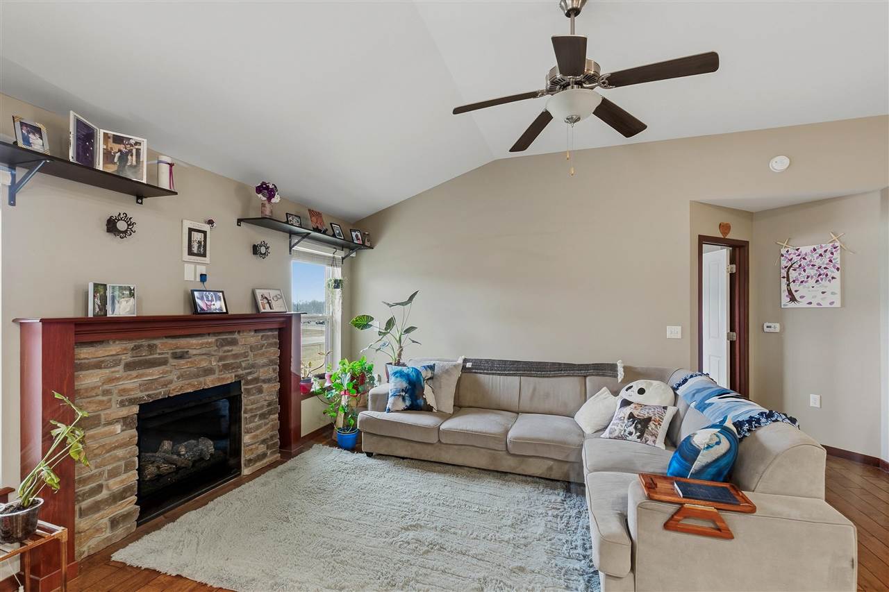 Ryan Cir, Coralville, IA, 52241