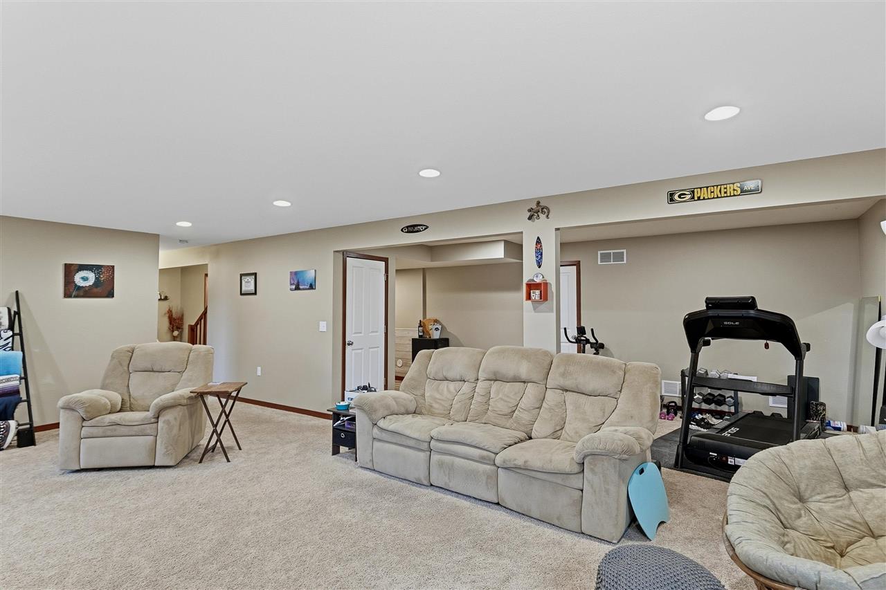 Ryan Cir, Coralville, IA, 52241