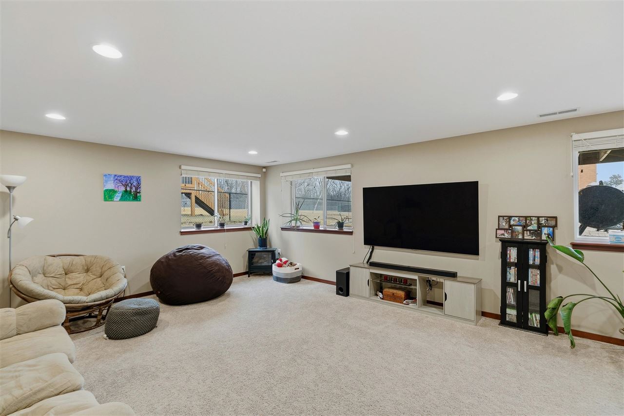 Ryan Cir, Coralville, IA, 52241