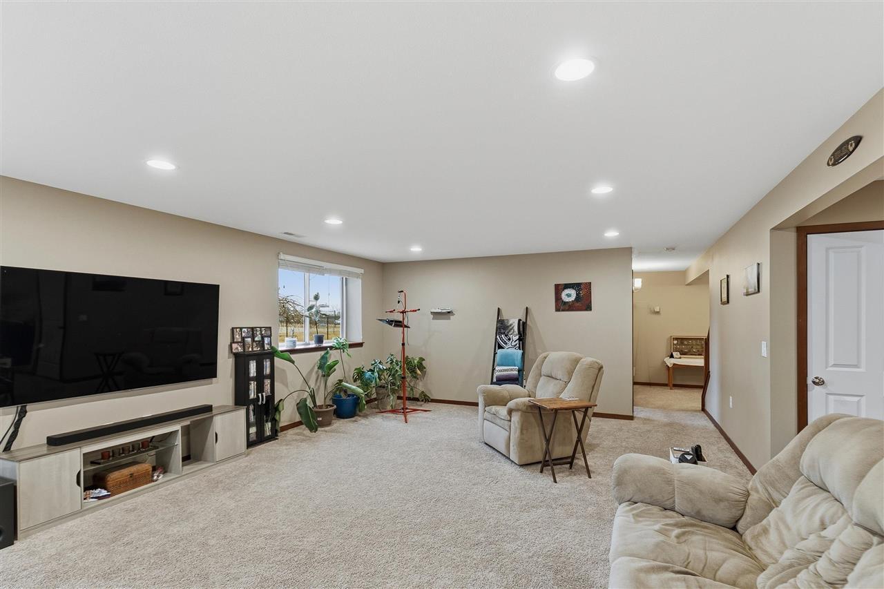Ryan Cir, Coralville, IA, 52241