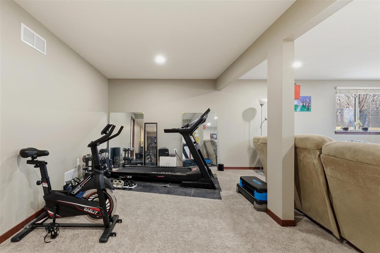 Ryan Cir, Coralville, IA, 52241