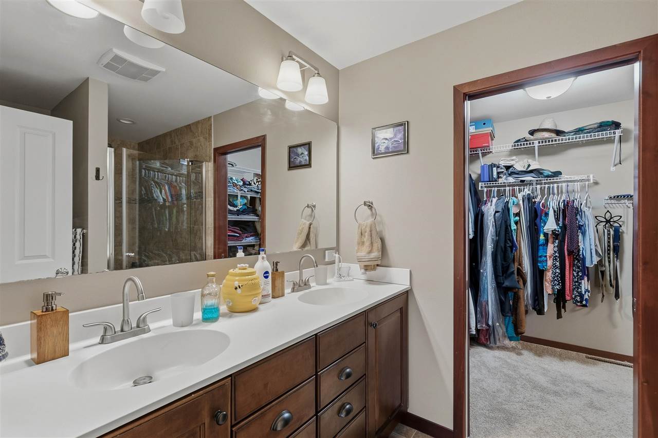 Ryan Cir, Coralville, IA, 52241