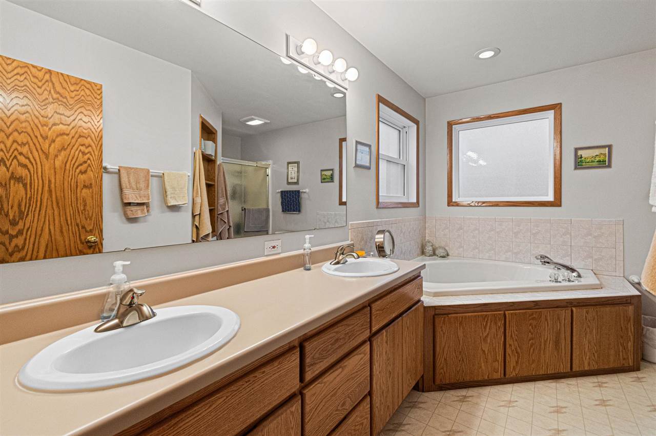 Red Oak Dr, Coralville, IA, 52241