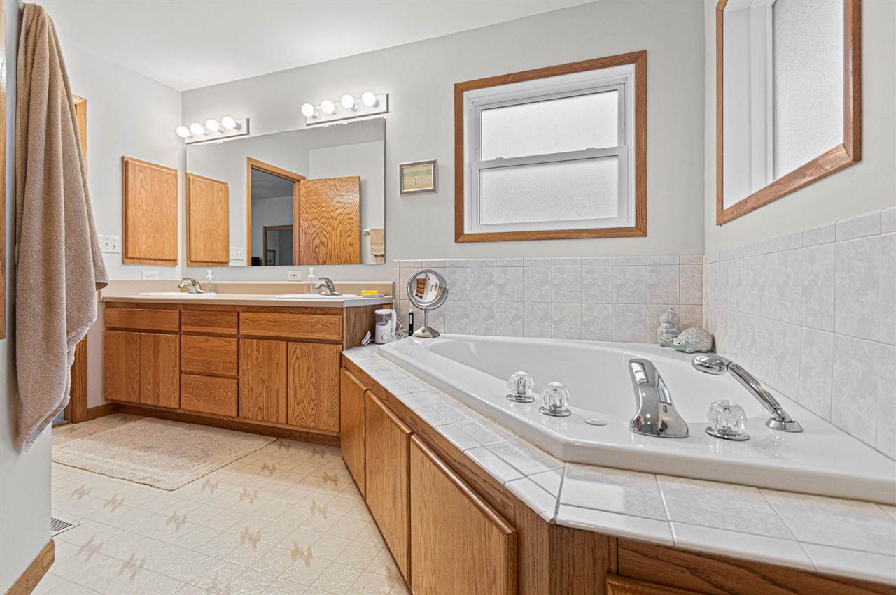 Red Oak Dr, Coralville, IA, 52241