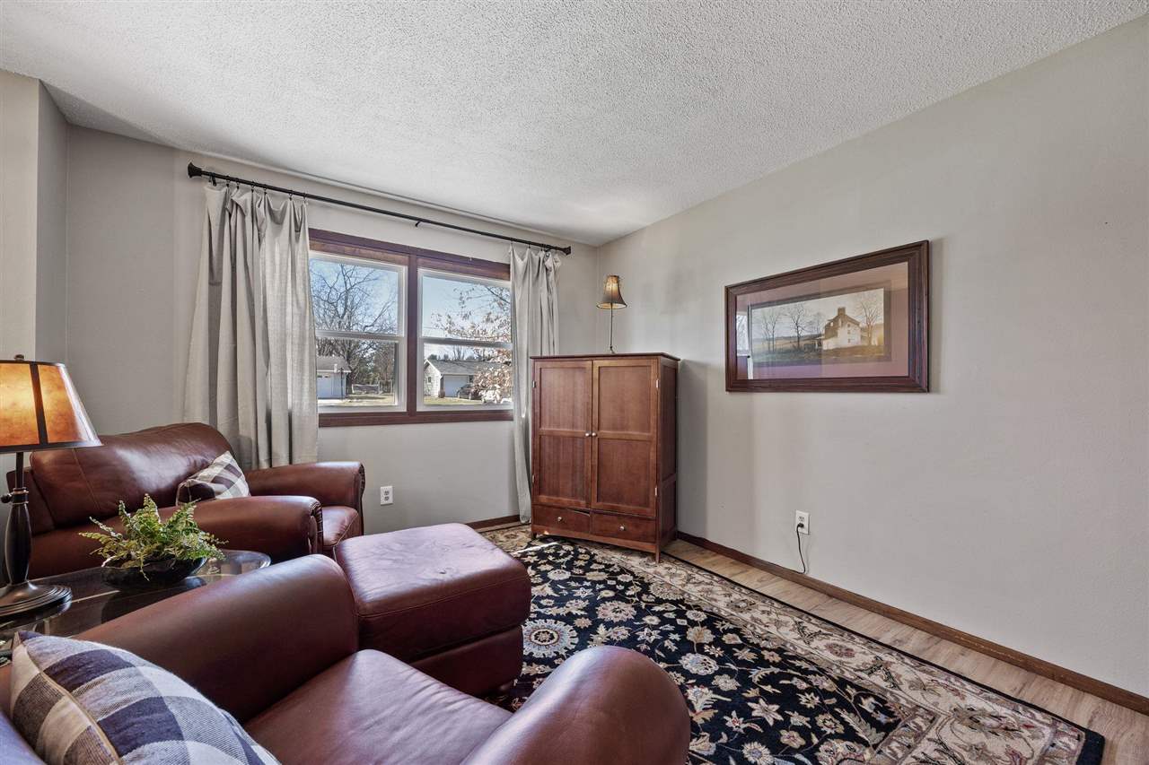 Coral Ave Ne, Solon, IA, 52333