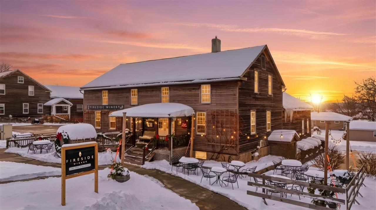 4402 220Th Trl Amana IA 52203