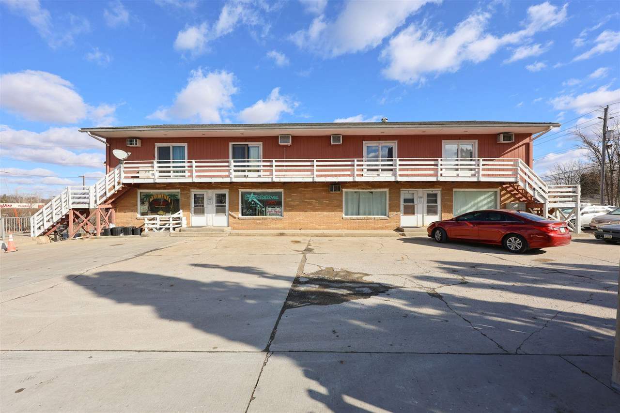 2203-2221 Muscatine Ave IowaCity IA 52240