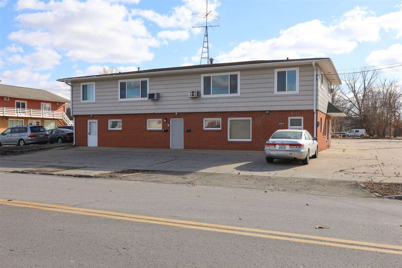 2203-2221 Muscatine Ave IowaCity IA 52240