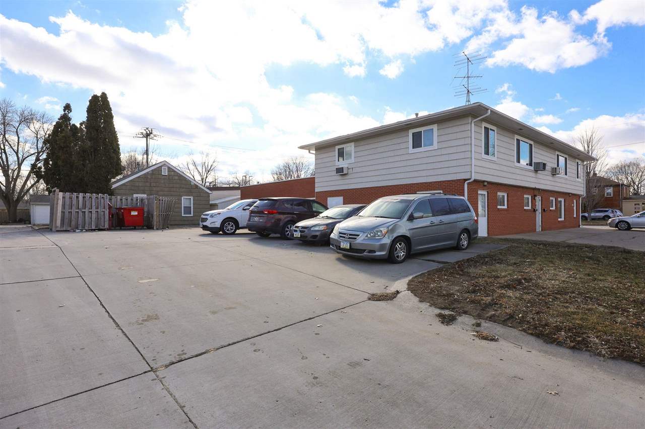 2203-2221 Muscatine Ave IowaCity IA 52240