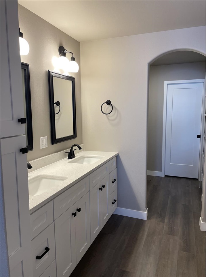 Coquina Ave, Tiffin, IA, 52340