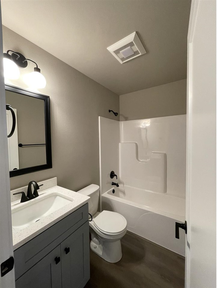 Coquina Ave, Tiffin, IA, 52340