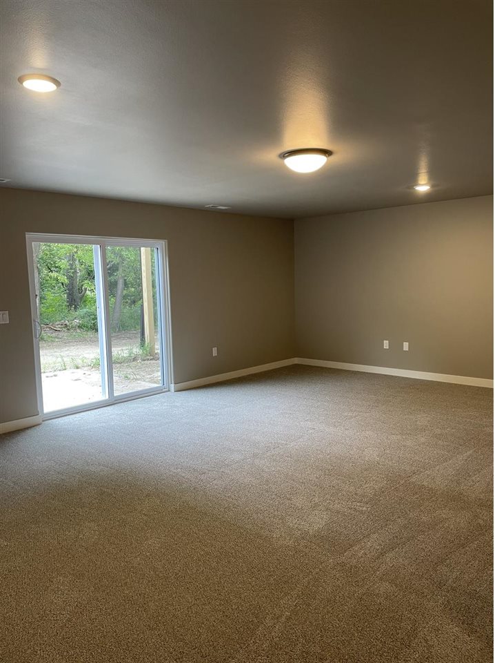 Coquina Ave, Tiffin, IA, 52340