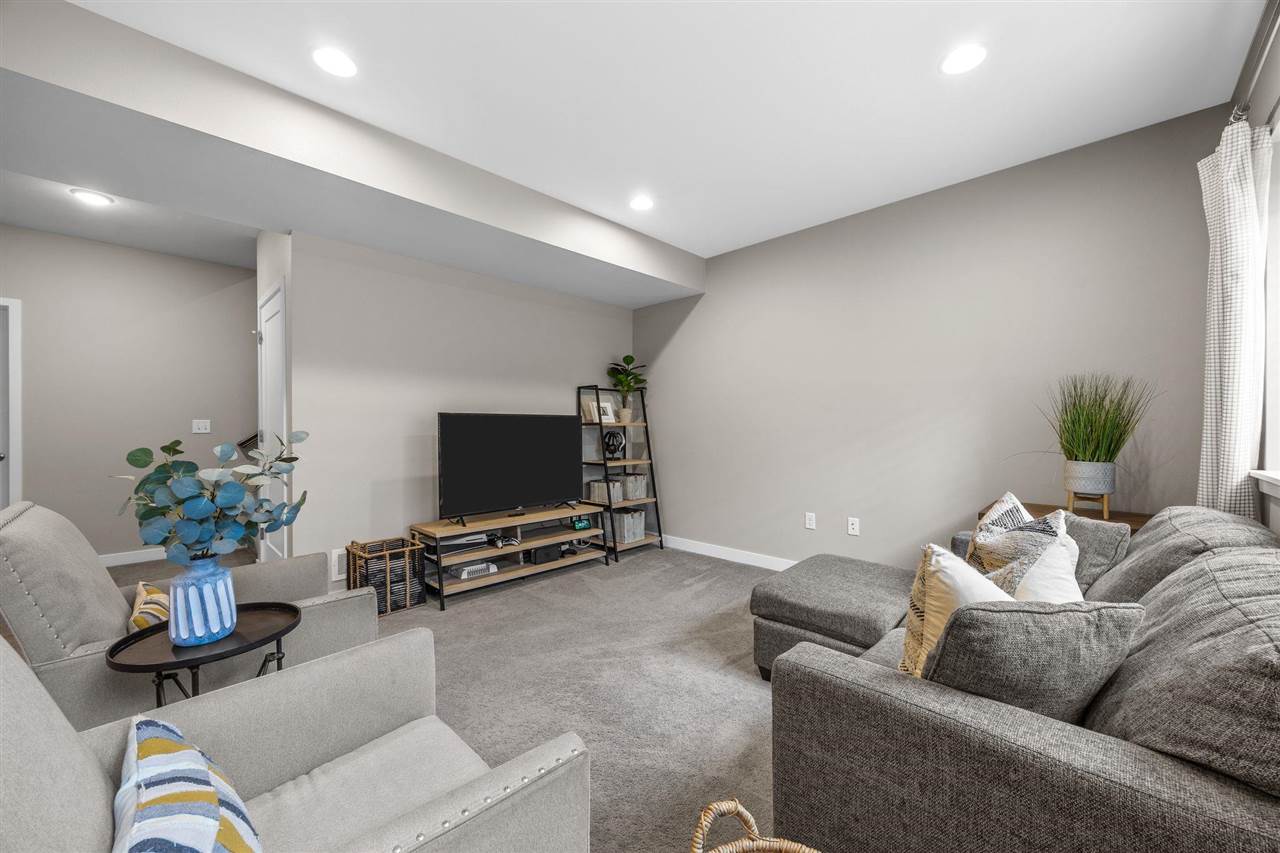 Highland Park Ave, Coralville, IA, 52241