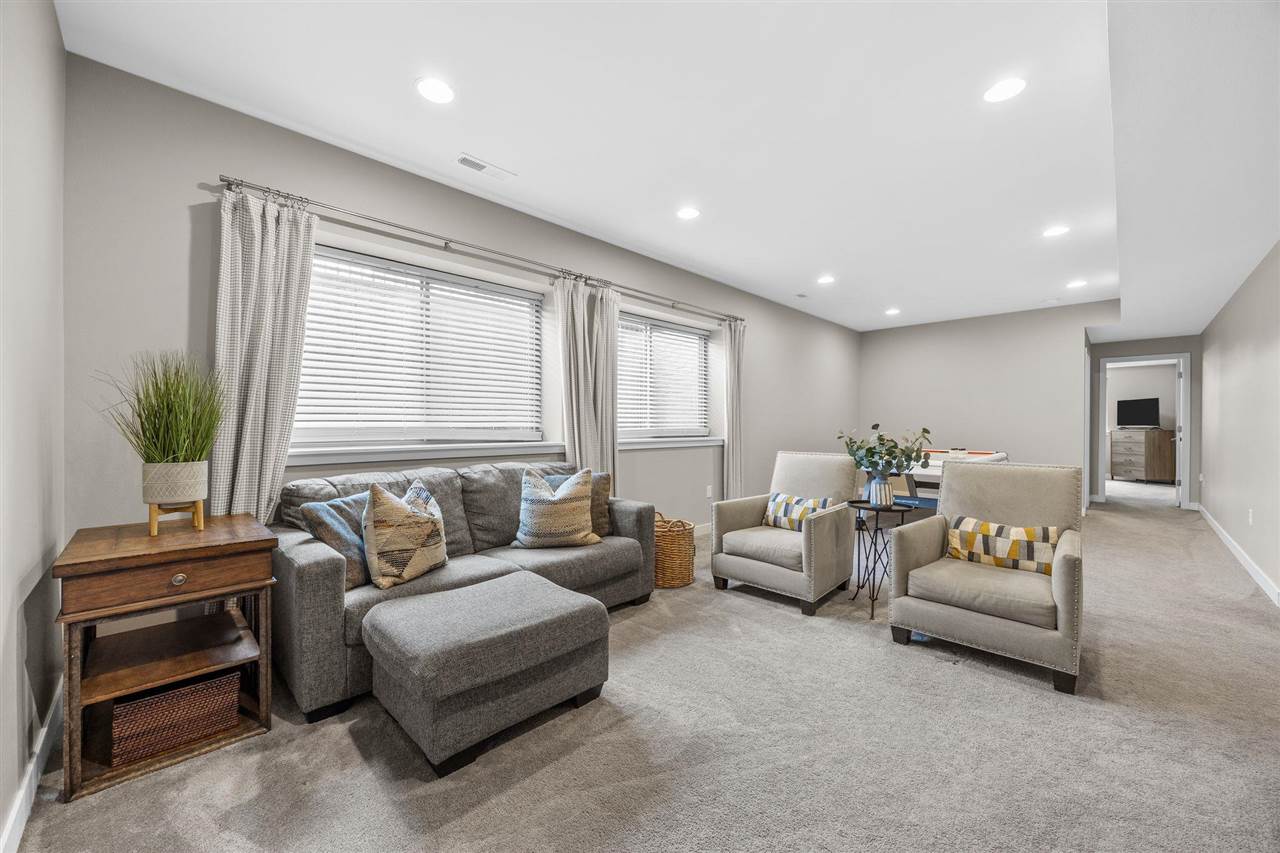 Highland Park Ave, Coralville, IA, 52241