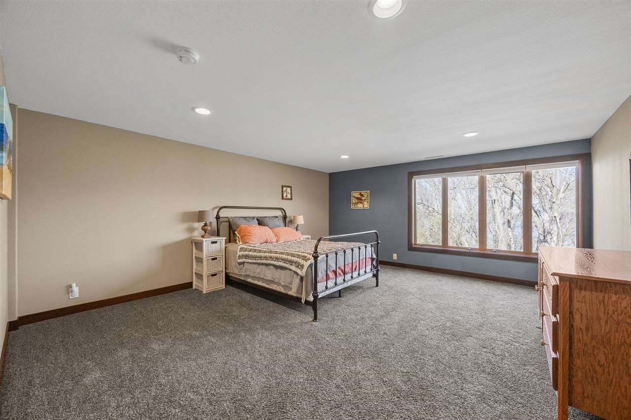 Sunset Dr Ne, Solon, IA, 52333