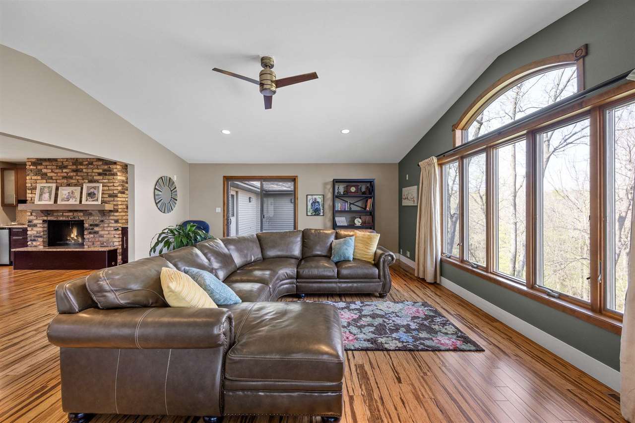 Sunset Dr Ne, Solon, IA, 52333
