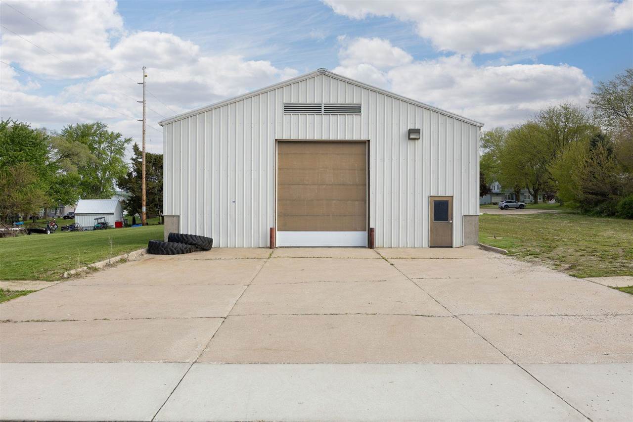401 W 9th St Tipton IA 52772