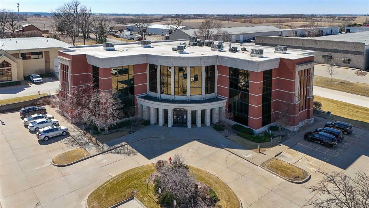 2937 Sierra Ct SW #3rd Floor - Middle Suite IowaCity IA 52240
