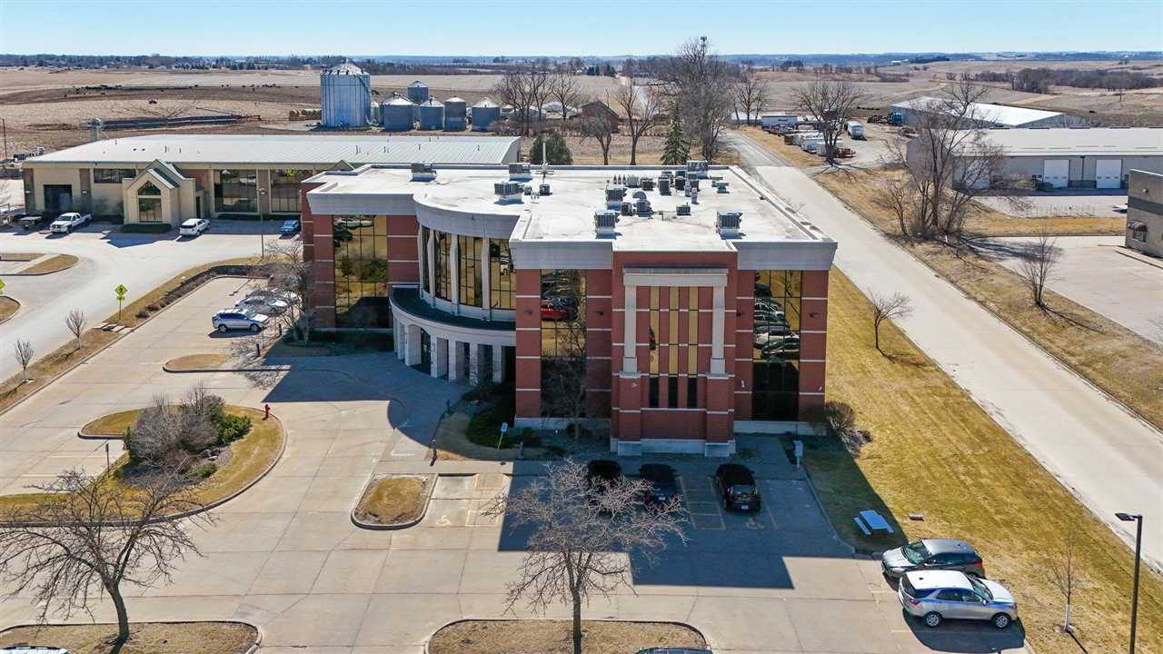 2937 Sierra Ct SW #3rd Floor - Middle Suite IowaCity IA 52240