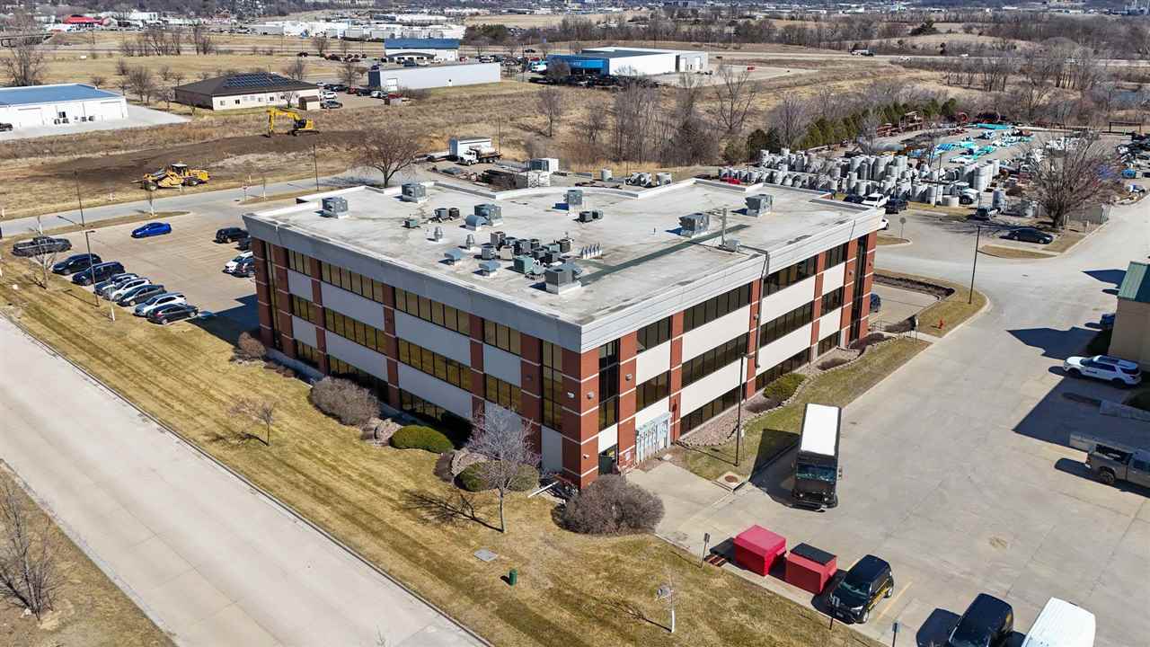 2937 Sierra Ct SW #3rd Floor - Middle Suite IowaCity IA 52240