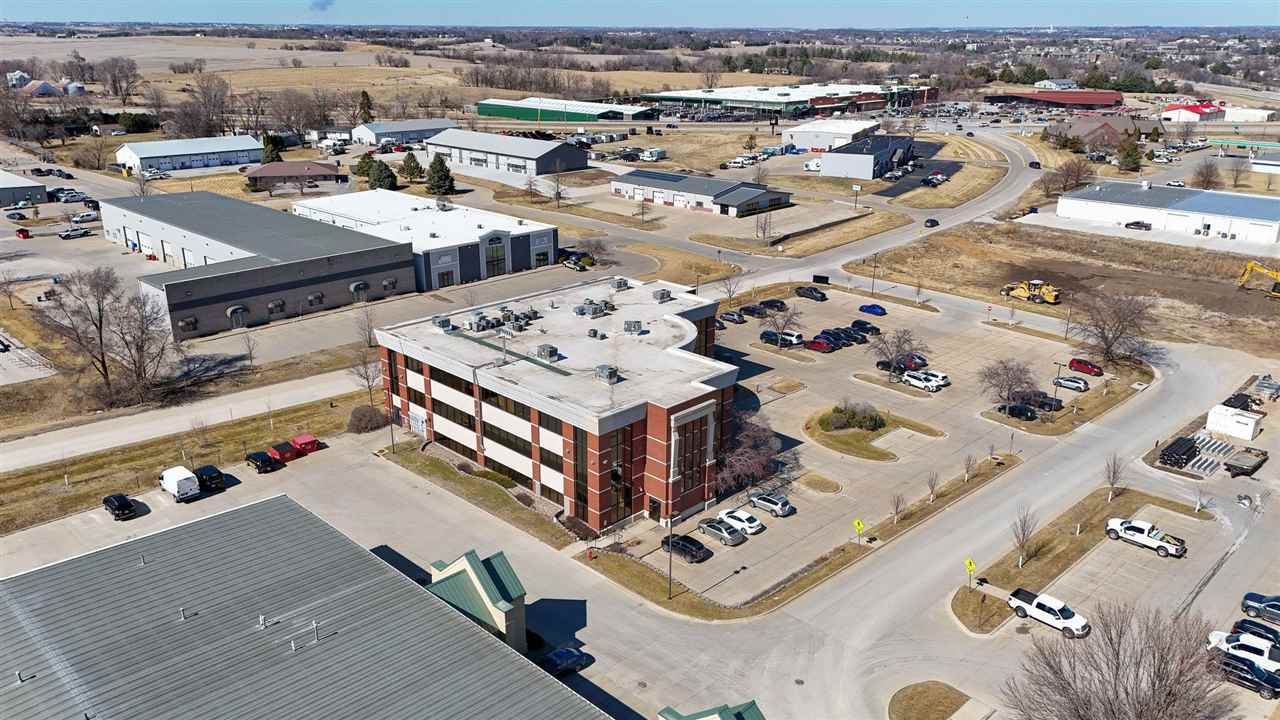 2937 Sierra Ct SW #3rd Floor - Middle Suite IowaCity IA 52240