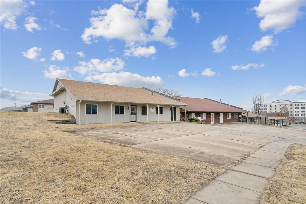 2460 10th st Coralville IA 52241