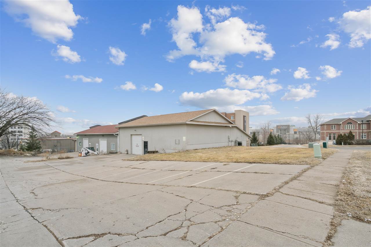 2460 10th st Coralville IA 52241